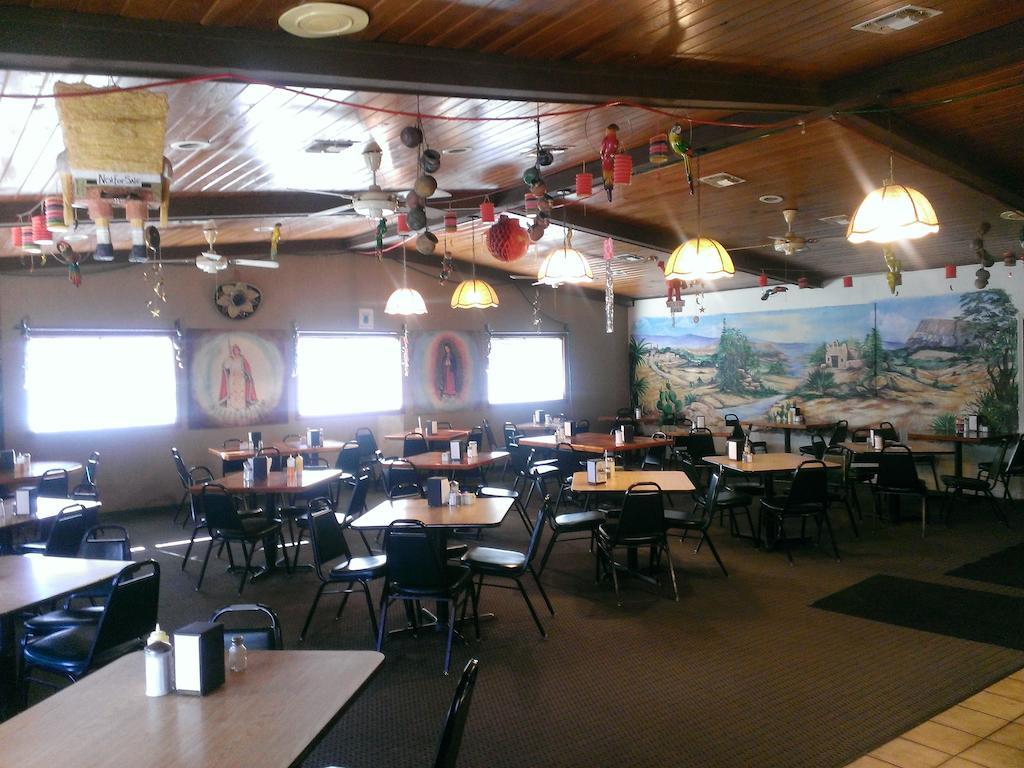 Countryside Inn Malakoff エクステリア 写真